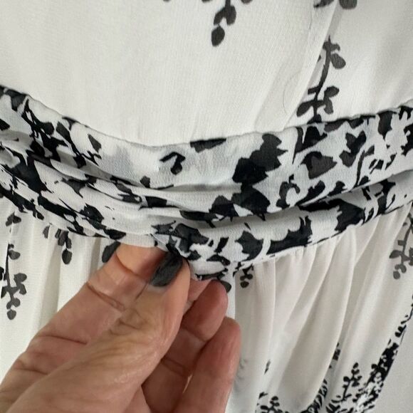 Jessica Simpson Black and White Abstract Floral Print Midi Dress - Picture 4 of 10